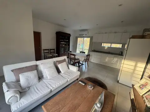 Casa 3 ambientes con 2 baños
