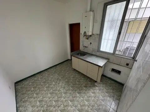 Alquiler de PH 2 ambientes con patio en Wilde Centro