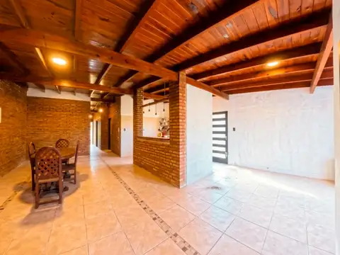 Casa en Venta con 2 cocheras