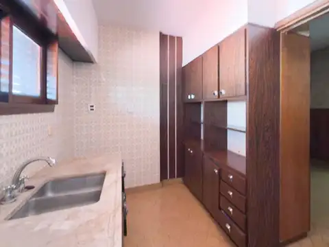 Oficina 5 ambientes con 2 baños