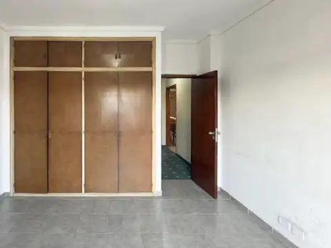 Oficina 5 ambientes con 2 baños