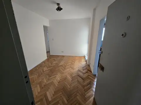 Juana Azurduy 2100, Piso 4