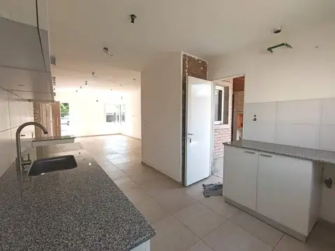 Casa 4 ambientes con 1 baño