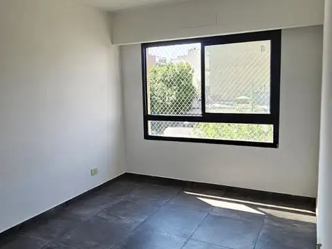 Departamento en Alquiler en Parque Chacabuco, $ 680.000