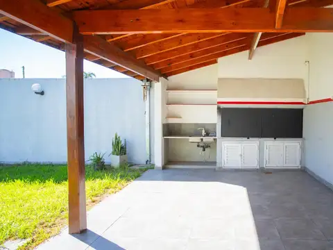 Casa 5 ambientes con 3 baños