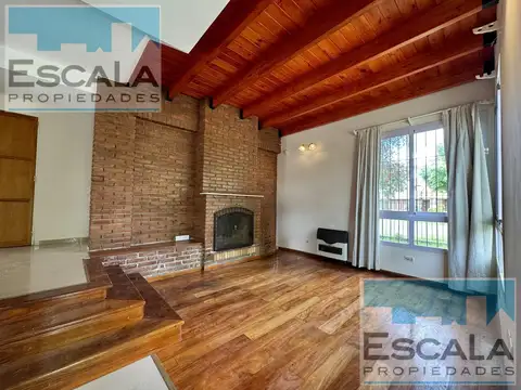 Casa 6 ambientes con 2 baños