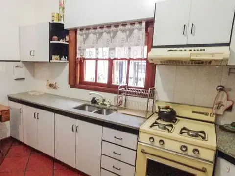 Casa 5 ambientes con 1 baño