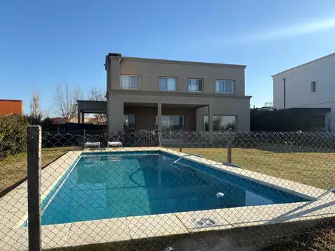 Venta Casa 5 amb a La Laguna barrio El Canton Norte Escobar