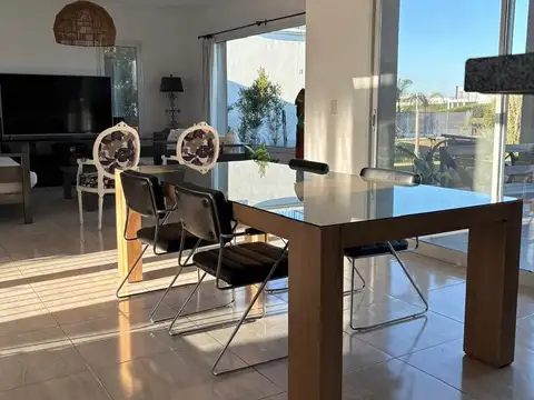 Venta Casa 5 amb a La Laguna barrio El Canton Norte Escobar