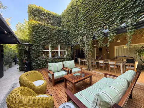 Casa en Venta con 4 cocheras