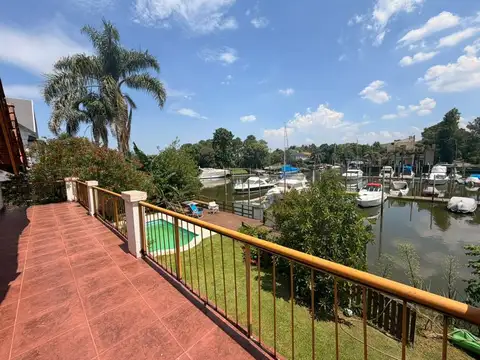 VENTA casa con vistas y salida al Río