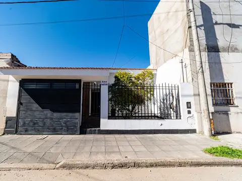 CASA EN VENTA 3 DORMITORIOS REFINERIA