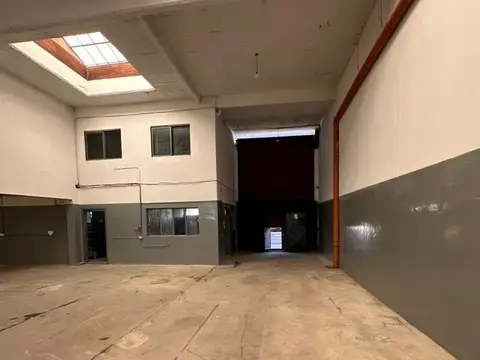 Galpón - Depósito de 1100 m2 en Lomas del Mirador - ALQUILER
