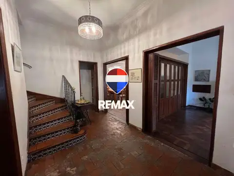 Venta casa 4 dorm sobre av. entre ríos al 500