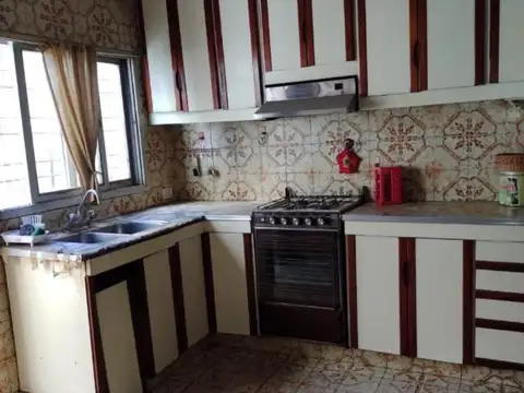 Depto Tipo Casa 5 ambientes con 2 baños