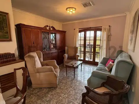 CASA EN PH DE 3 DORMITORIOS Y PATIO EN VENTA; RINGUELET