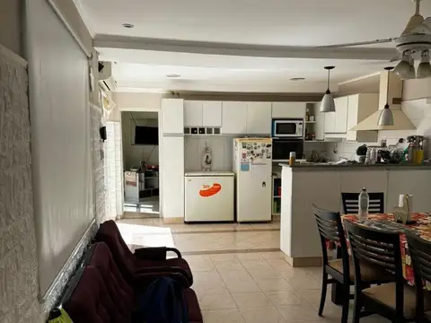 Casa 6 ambientes con 4 baños