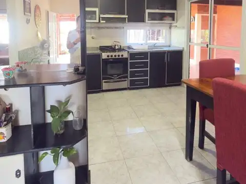 Casa 4 ambientes con 1 baño