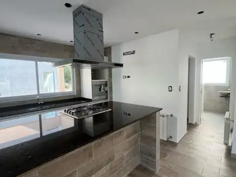 Casa 4 ambientes en 2 plantas a estrenar en venta - ALQUILADA - Fincas de Hudson