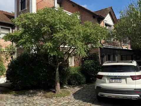 Casa en venta - 6 Dormitorios 6 Baños - San Miguel