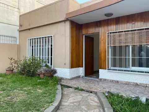 Casa  en Alquiler en El Palomar, Morón, G.B.A. Zona Oeste