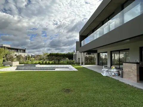 Casa 6 ambientes con 6 baños