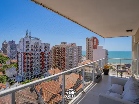 Importante piso con vista al mar, en moderno edificio