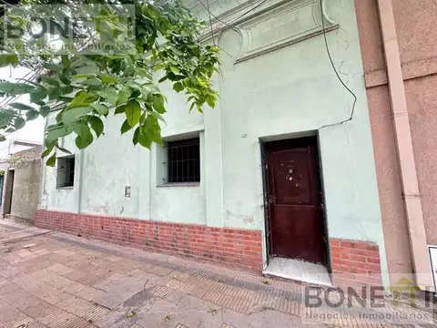 Casa en venta en Mercedes con dos dormitorios, luminosa y excelente ubicación