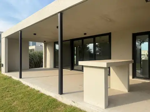 Casa en Alquiler de 3 dormitorios