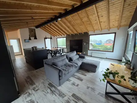 Casa en Alquiler con 1 cochera