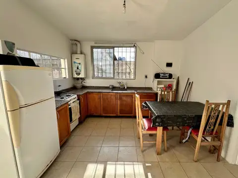 Casa 4 ambientes con 2 baños