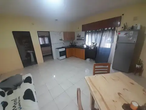 VENTA CASA CON PATIO PARQUIZADO EN ALEJANDRO KORN.