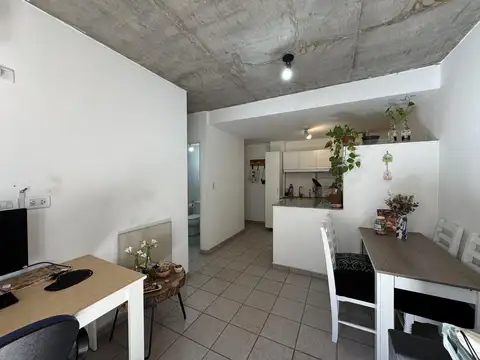 Departamento en alquiler de un dormitorio con balcon al frente  barrio lourdes