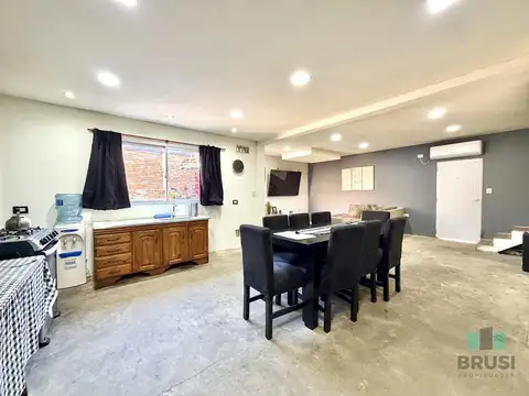 Casa 4 ambientes con 2 baños