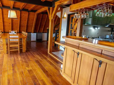 ESPECTACULAR CASA A LA VENTA EN AV. BUSTILLO 4400