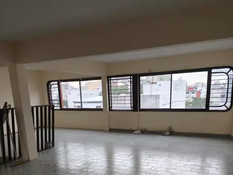 Oficina en alquiler en Flores Norte -