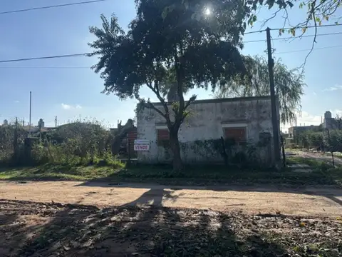 Amplio terreno de 600 mts2 en venta con casa a reciclar.