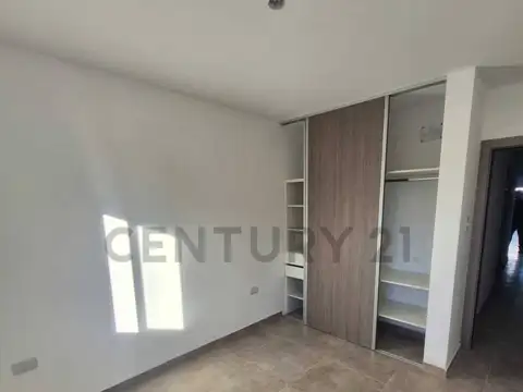 Docta Avenida 100, Piso 0