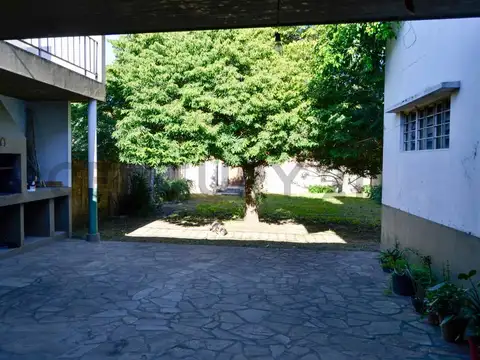 CASA EN VENTA EN LA PLATA DE 3 DORMITORIOS COCHERA Y PARQUE | LOS HORNOS