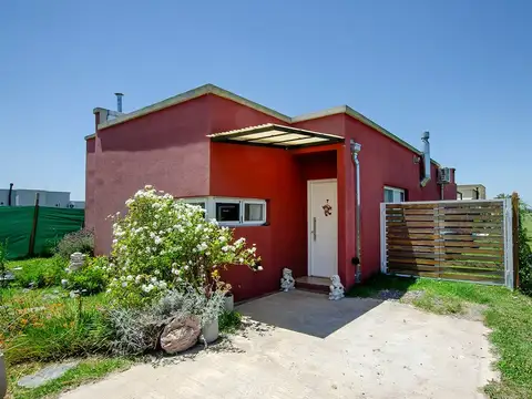 CASA EN VENTA LAGUNA AZUL 4 AMBIENTES CON PISCINA