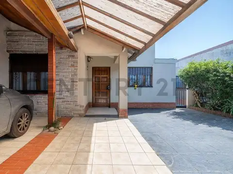 VENTA CASA TEMPERLEY 5AMB C/PILETA Y JARDIN