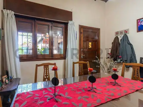 VENTA CASA TEMPERLEY 5AMB C/PILETA Y JARDIN