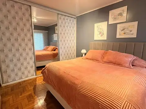 Casa en Alquiler con 3 cocheras