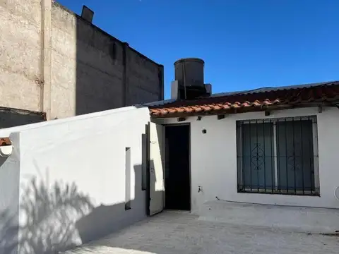 Casa en Alquiler con 2 cocheras