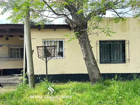 OPORTUNIDAD CASA EN VENTA 4 AMBIENTES EN EL CENTRO DE LOS CARDALES