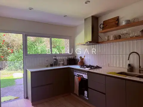 Casa 4 ambientes con 2 baños