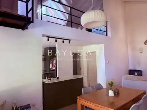 Casa en Alquiler con 2 cocheras