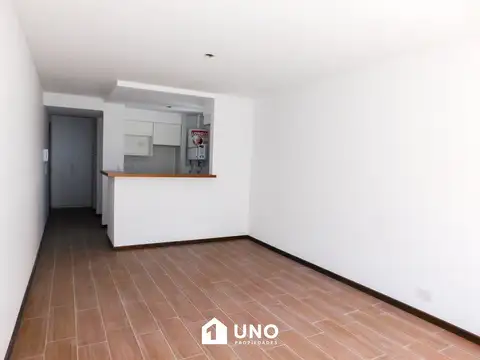 Zeballos y Bv. Oroño - Dpto Monoambiente. Posibilidad cochera.