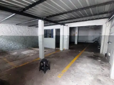 Galpón  160 m2 con vivienda en alquiler en Mataderos