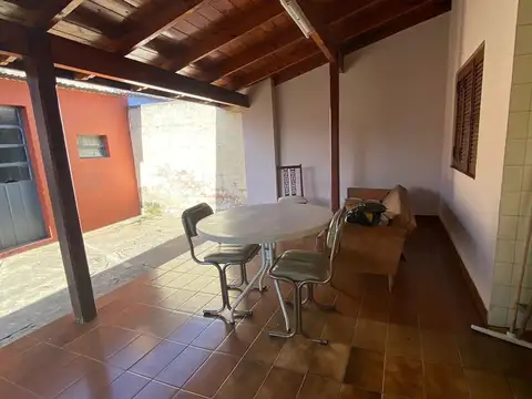 Casa en Venta con 3 cocheras